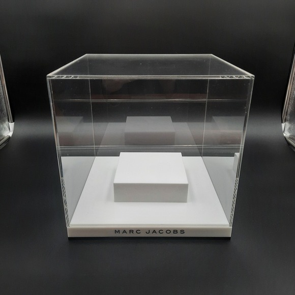 Marc Jacobs Acrylic Display‎ Case White Riser Stand Countertop Retail Fixture - Picture 1 of 7